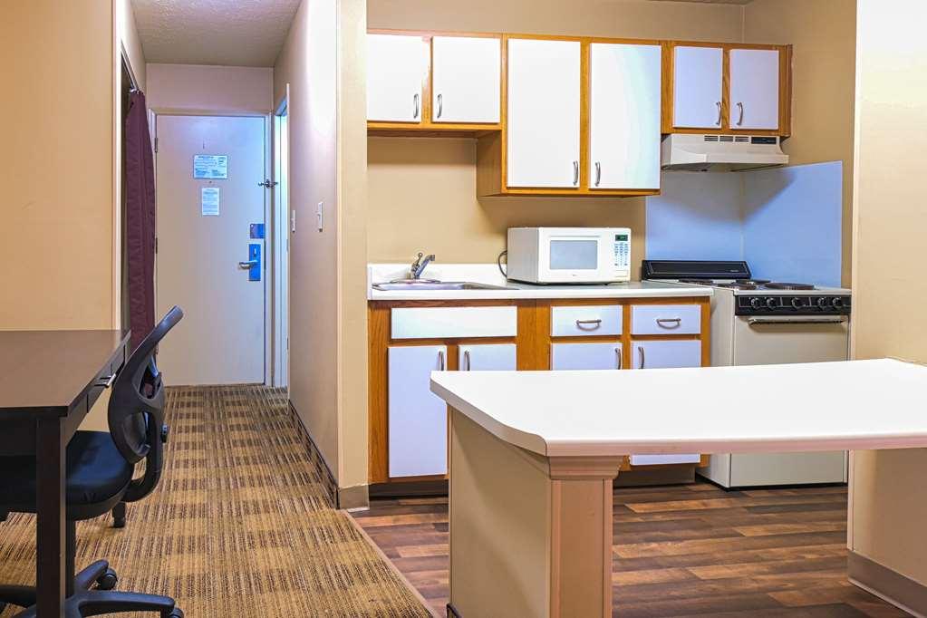 Suburban Studios Louisville East الغرفة الصورة