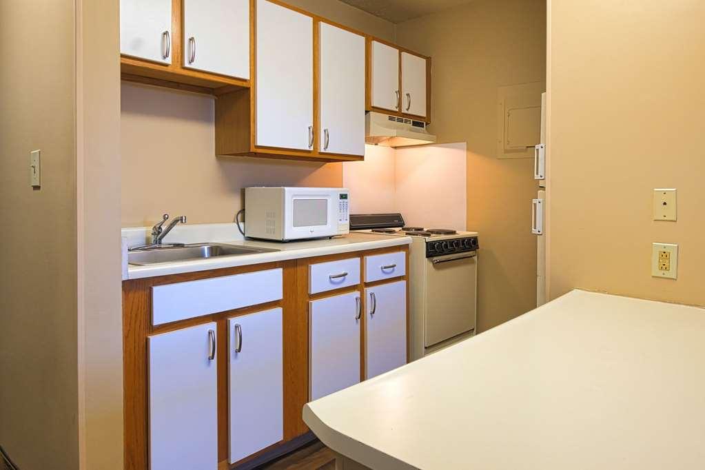 Suburban Studios Louisville East الغرفة الصورة