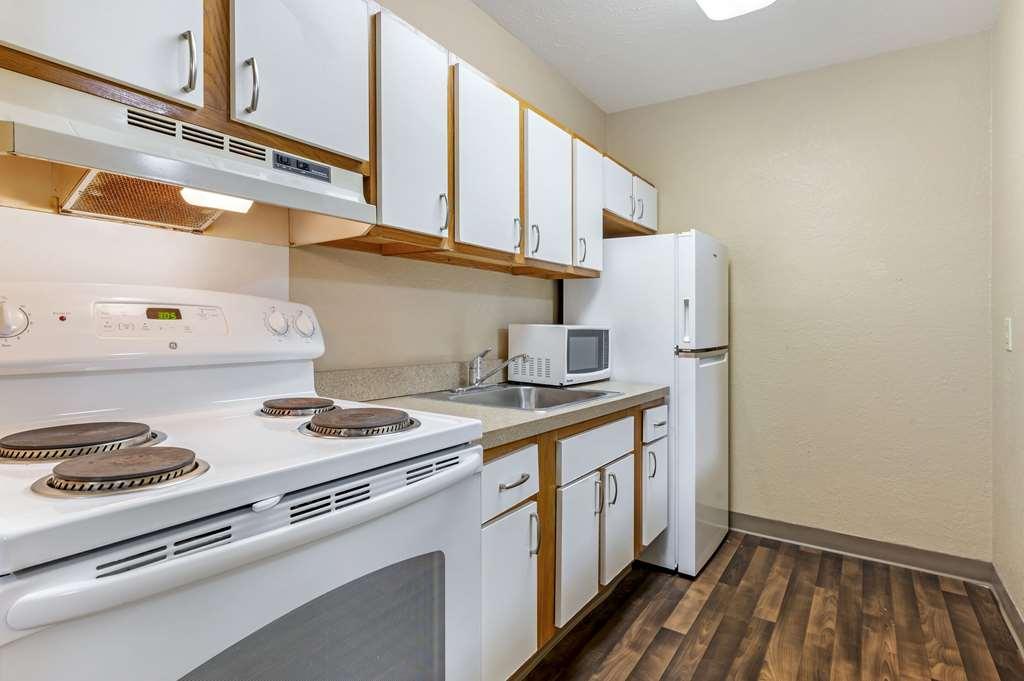 Suburban Studios Louisville East الغرفة الصورة