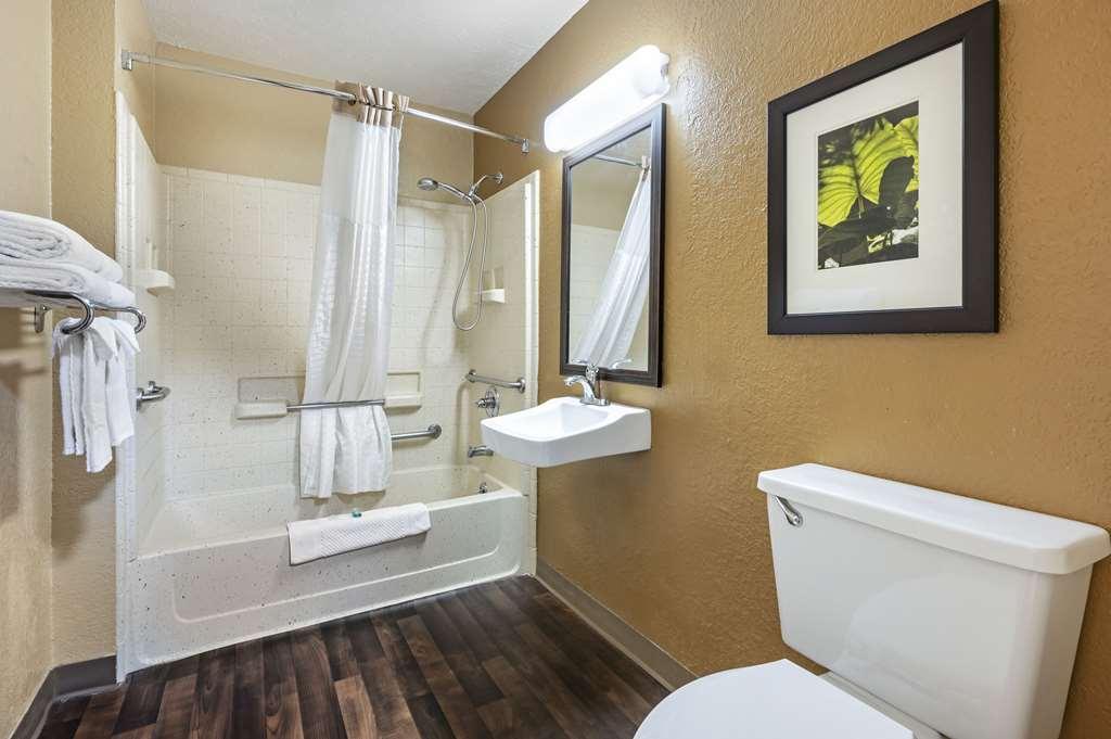Suburban Studios Louisville East الغرفة الصورة