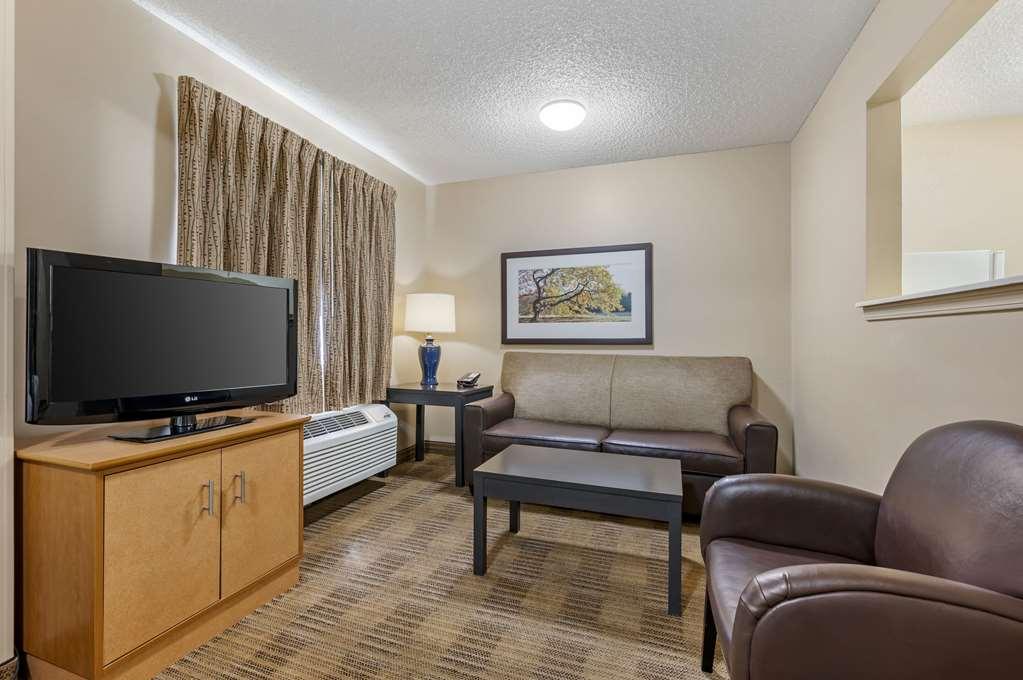 Suburban Studios Louisville East الغرفة الصورة