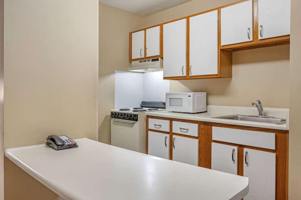 Suburban Studios Louisville East الغرفة الصورة