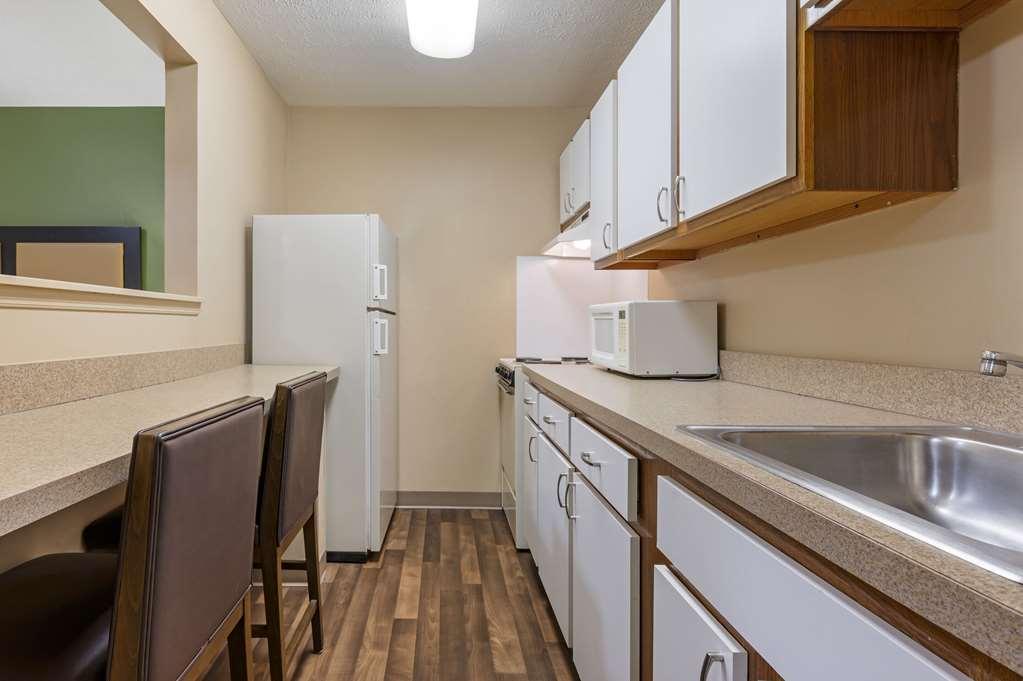 Suburban Studios Louisville East الغرفة الصورة