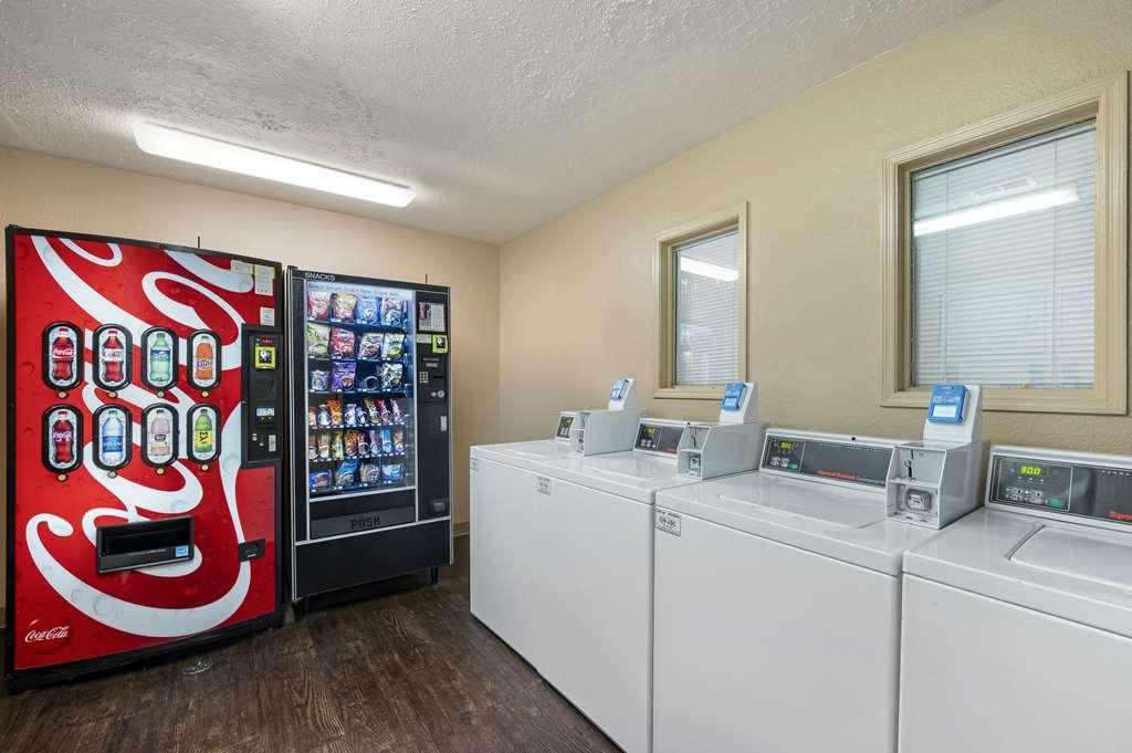Suburban Studios Louisville East المرافق الصورة